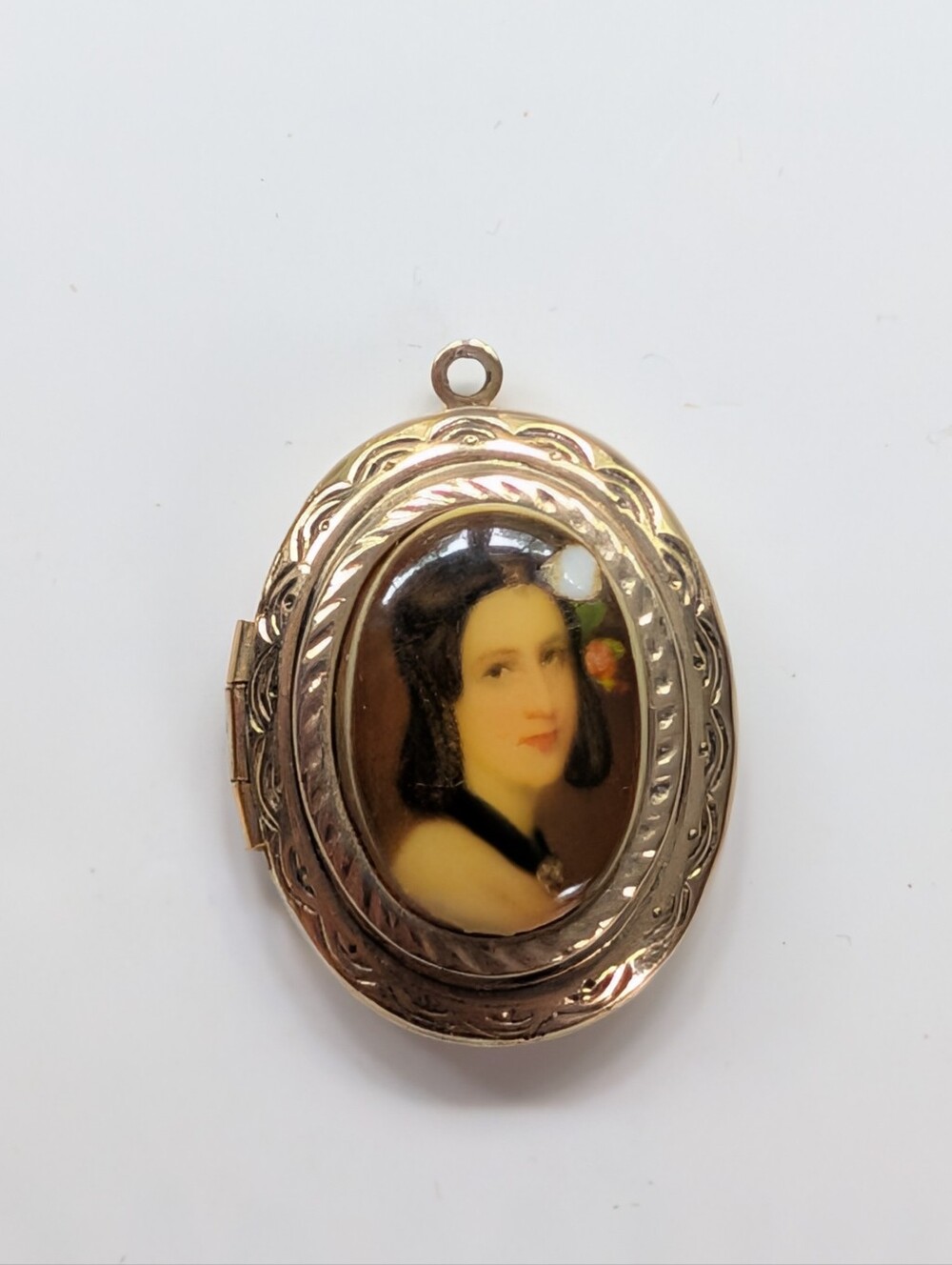 Vintage Victorian Style Gold Tone Cameo Portrait  Locket Necklace Pendant